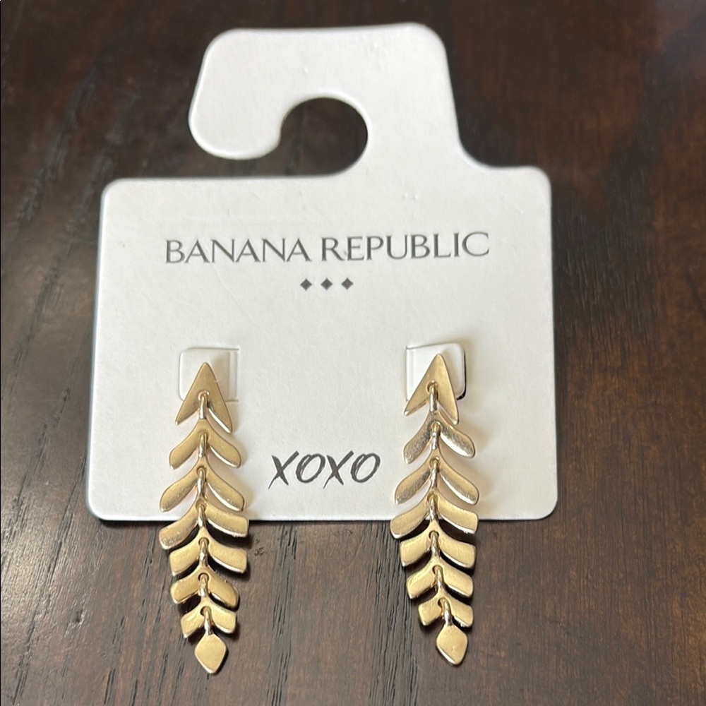 Banana Republic Gold Leaf Drop Earrings